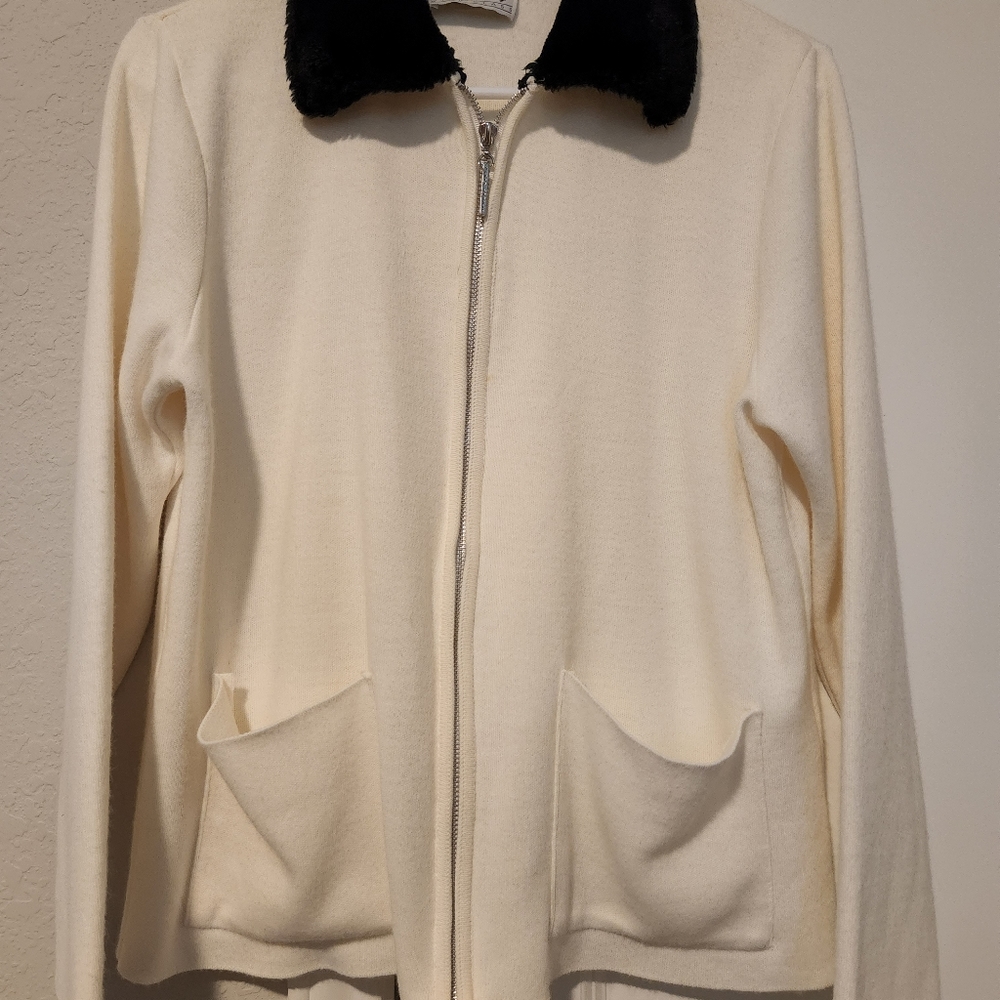 Women's Prosperity zip-up sweater. Size Medium.